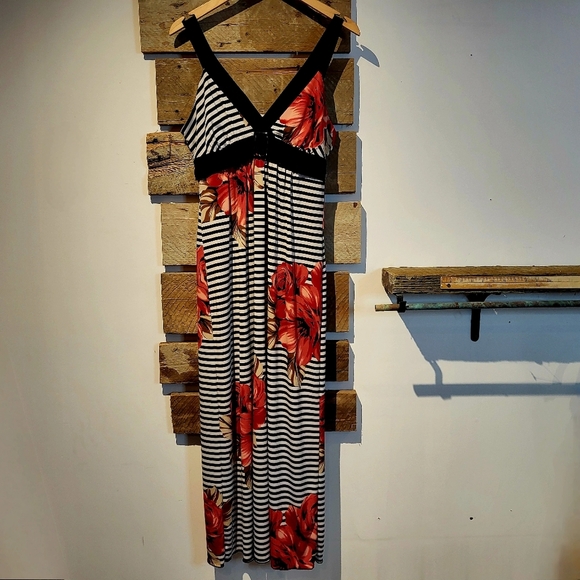 En Focus Floral Striped Maxi Dress With Attach Belt - Picture 1 of 5